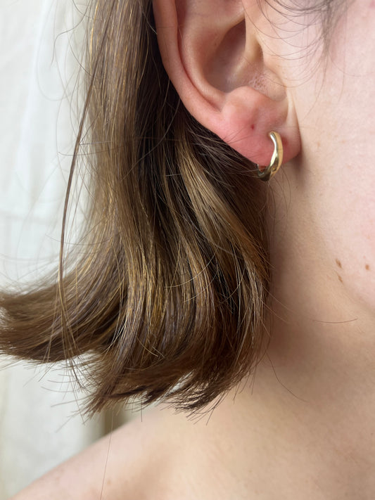 GUS, earring
