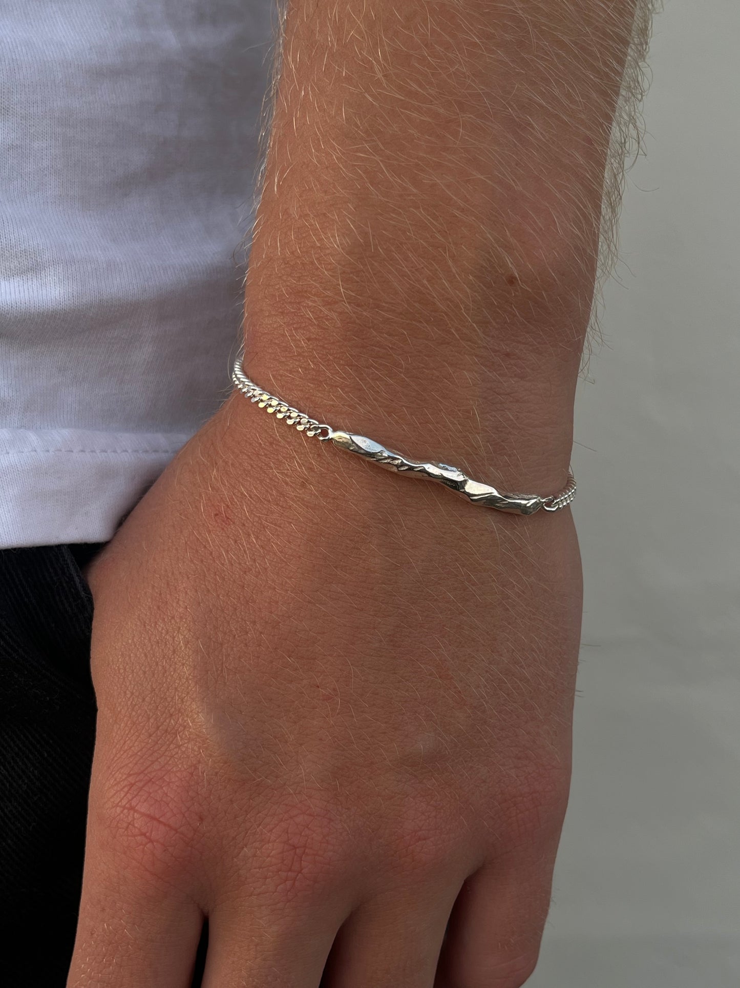REV, armbånd